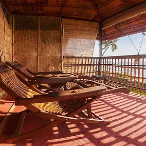 Colonels Beach Resort