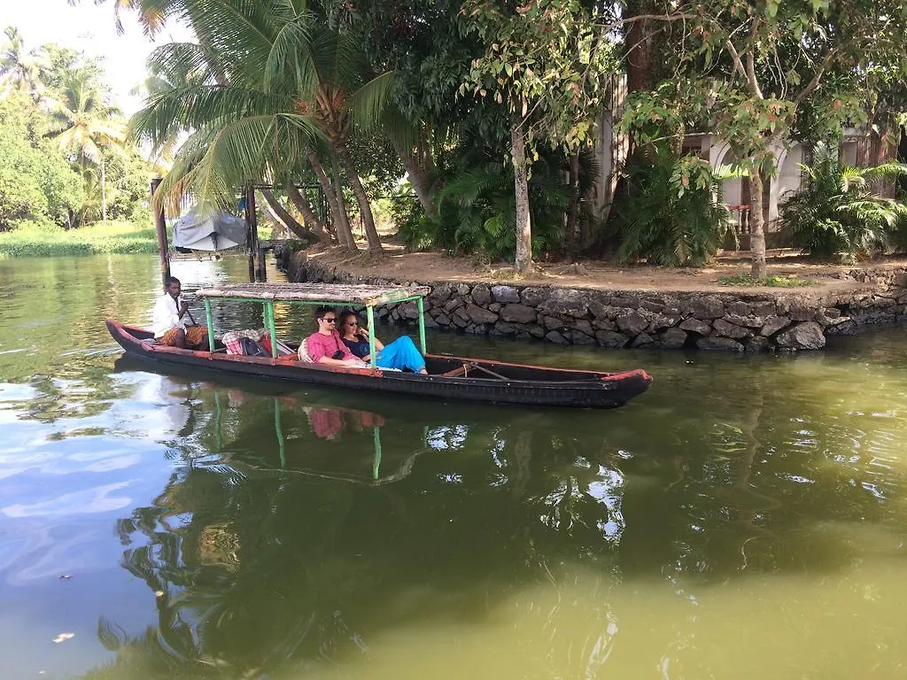 Oscar Cruise Hotel Alappuzha 0*,