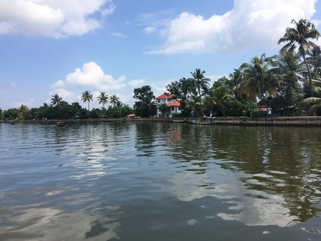 Oscar Cruise Hotel Alappuzha 0*,